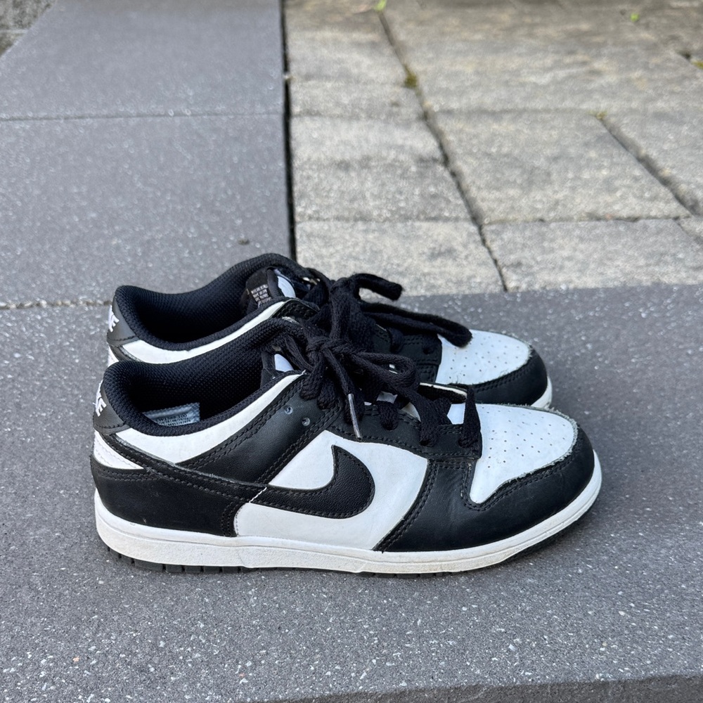 Nike Kids Black and White Sneakers size 2.5